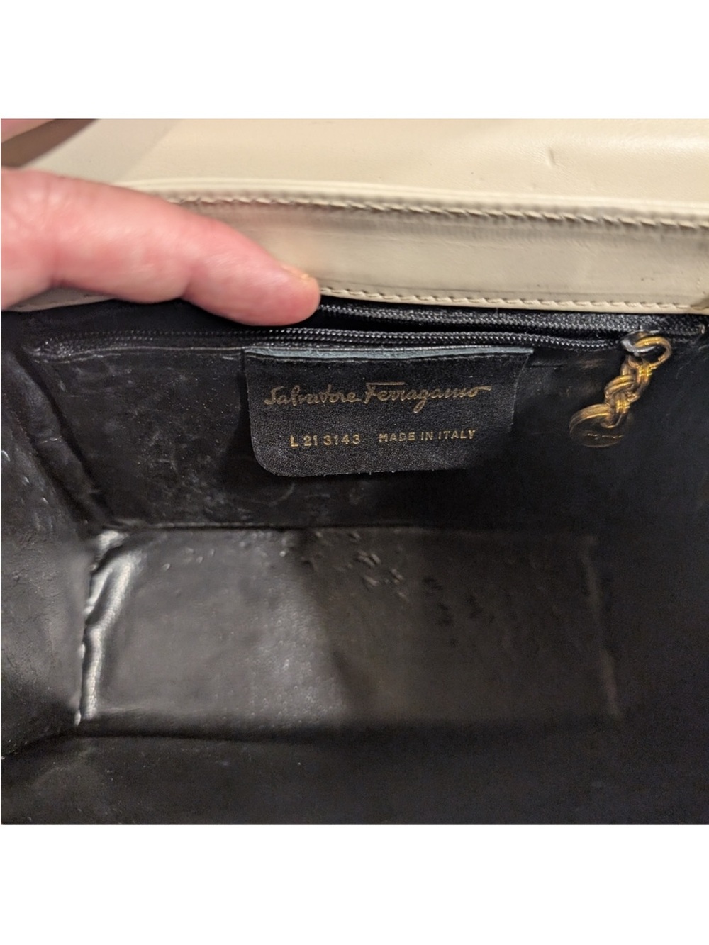 SALVATORE FERRAGAMO Vintage Leather Shoulder Bag Authentic - Picture 2 of 5